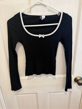 Divided Black Long Sleeve Shirt- White Trim- Mini Bow- Y2K- Size Small